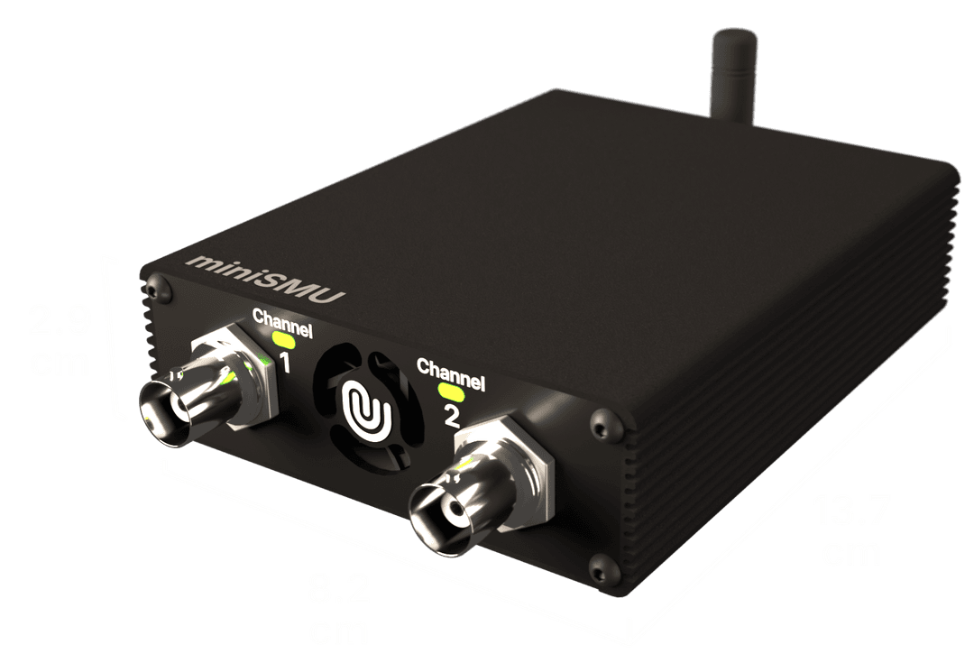 Diagram showing miniSMU dimensions (dark mode): 13.7cm x 8.2cm x 2.9cm